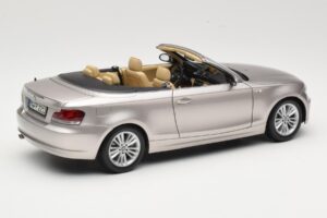 BMW 1 Series E88 Cabriolet Mineral Silver Metallic Kyosho 1:18 80430427020 Metal - imagem 3 de 8