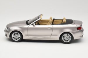 BMW 1 Series E88 Cabriolet Mineral Silver Metallic Kyosho 1:18 80430427020 Metal - imagem 4 de 8