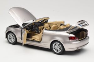 BMW 1 Series E88 Cabriolet Mineral Silver Metallic Kyosho 1:18 80430427020 Metal - imagem 5 de 8