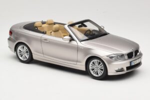 BMW 1 Series E88 Cabriolet Mineral Silver Metallic Kyosho 1:18 80430427020 Metal - imagem 6 de 8