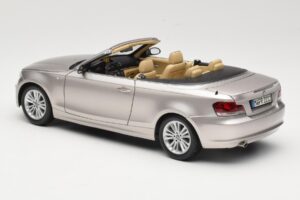 BMW 1 Series E88 Cabriolet Mineral Silver Metallic Kyosho 1:18 80430427020 Metal - imagem 7 de 8