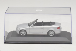 BMW 1-Series E88 Cabriolet Titan Silver Minichamps 1:43 80420427037-R1 Metal - imagem 4 de 5