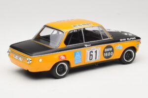 BMW 1600-2 BMW Alpina #61 R. Herzog / N. Lauda DNF 6 Hours Nurburgring 1970 Minichamps 1:18 155702661 Metal - imagem 2 de 6