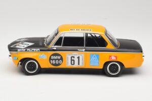 BMW 1600-2 BMW Alpina #61 R. Herzog / N. Lauda DNF 6 Hours Nurburgring 1970 Minichamps 1:18 155702661 Metal - imagem 3 de 6