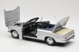 BMW 1600 Cabriolet Prata Minichamps 1:18 80430145819 Metal - imagem 5 de 8
