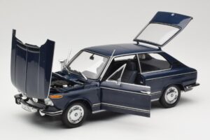 BMW 1600 Touring Azul Minichamps 1:18 80430145823 Metal - imagem 2 de 8