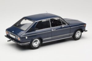 BMW 1600 Touring Azul Minichamps 1:18 80430145823 Metal - imagem 3 de 8
