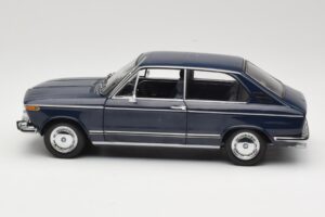 BMW 1600 Touring Azul Minichamps 1:18 80430145823 Metal - imagem 4 de 8