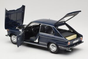 BMW 1600 Touring Azul Minichamps 1:18 80430145823 Metal - imagem 5 de 8
