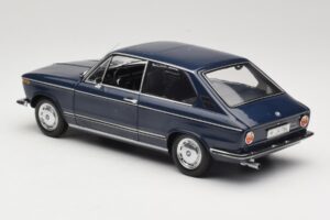 BMW 1600 Touring Azul Minichamps 1:18 80430145823 Metal - imagem 7 de 8