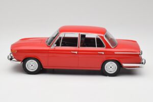 BMW 1800 Ti Carmim Vermelho Minichamps 1:18 107024001 Metal - imagem 3 de 6