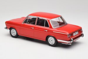 BMW 1800 Ti Carmim Vermelho Minichamps 1:18 107024001 Metal - imagem 5 de 6