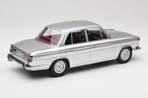 BMW 1800 Ti Prata Minichamps 1:18 107024000 Resina - imagem 2 de 6