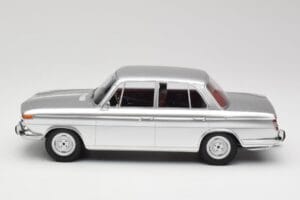 BMW 1800 Ti Prata Minichamps 1:18 107024000 Resina - imagem 3 de 6
