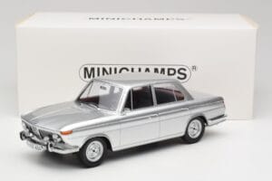 BMW 1800 Ti Prata Minichamps 1:18 107024000 Resina - imagem 6 de 6