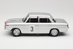 BMW 1800 TiSA #3 D. Glemser / J. Ickx 24 Hours of Spa 1965 Minichamps 1:18 155652903 Metal - imagem 3 de 6