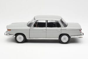 BMW 1800 TiSA Bernina Cinzento AUTOart 1:18 70621 Metal - imagem 4 de 8