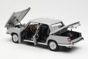 BMW 1800 TiSA Bernina Cinzento AUTOart 1:18 70621 Metal - imagem 5 de 8