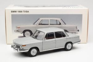 BMW 1800 TiSA Bernina Cinzento AUTOart 1:18 70621 Metal - imagem 8 de 8