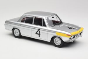 BMW 1800 TiSA #4 J. Ickx / J. van Ophem 24 Hours of Spa 1965 Winners Minichamps 1:18 107652504 Resina - imagem 4 de 6