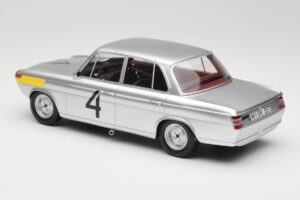 BMW 1800 TiSA #4 J. Ickx / J. van Ophem 24 Hours of Spa 1965 Winners Minichamps 1:18 107652504 Resina - imagem 5 de 6