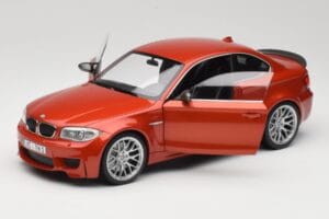 BMW 1M Coupe E82 Sakhir Orange Metallic Minichamps 1:18 110020020 Metal - imagem 2 de 8