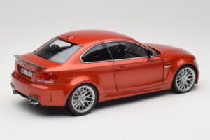 BMW 1M Coupe E82 Sakhir Orange Metallic Minichamps 1:18 110020020 Metal - imagem 3 de 8