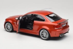 BMW 1M Coupe E82 Sakhir Orange Metallic Minichamps 1:18 110020020 Metal - imagem 5 de 8