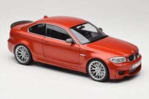 BMW 1M Coupe E82 Sakhir Orange Metallic Minichamps 1:18 110020020 Metal - imagem 6 de 8