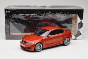 BMW 1M Coupe E82 Sakhir Orange Metallic Minichamps 1:18 110020020 Metal - imagem 8 de 8