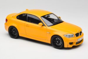 BMW 1M Coupe E82 Amarelo Minichamps 1:18 110020026 Metal - imagem 6 de 8