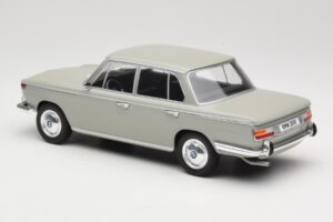 BMW 2000 TI Cinzento MCG 1:18 MCG18112 Metal - imagem 5 de 6