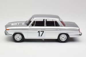 BMW 2000 Ti #17 J. Ickx / H. Hahne 24 Hours of Spa 1966 Winners Minichamps 1:18 107662517 Resina - imagem 3 de 6