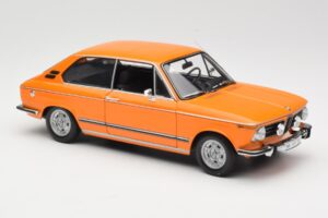 BMW 2000 Tii Touring Laranja Minichamps 1:18 80430145824 Metal - imagem 6 de 8