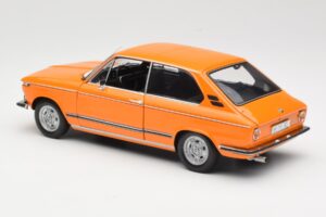 BMW 2000 Tii Touring Laranja Minichamps 1:18 80430145824 Metal - imagem 7 de 8