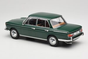 BMW 2000 121 Verde MCG 1:18 MCG18542 Metal - imagem 5 de 6