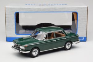 BMW 2000 121 Verde MCG 1:18 MCG18542 Metal - imagem 6 de 6