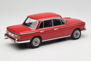 BMW 2000 121 Vermelho MCG 1:18 MCG18543 Metal - imagem 2 de 6