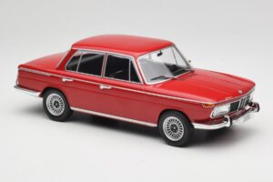 BMW 2000 121 Vermelho MCG 1:18 MCG18543 Metal - imagem 4 de 6
