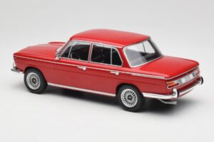 BMW 2000 121 Vermelho MCG 1:18 MCG18543 Metal - imagem 5 de 6
