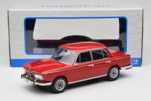 BMW 2000 121 Vermelho MCG 1:18 MCG18543 Metal - imagem 6 de 6