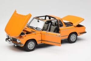 BMW 2002 E10 Cabriolet Colorado Laranja AUTOart 1:18 80430300713 Metal - imagem 2 de 8
