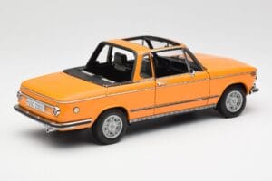 BMW 2002 E10 Cabriolet Colorado Laranja AUTOart 1:18 80430300713 Metal - imagem 3 de 8