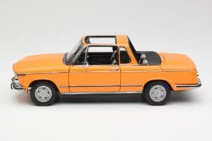 BMW 2002 E10 Cabriolet Colorado Laranja AUTOart 1:18 80430300713 Metal - imagem 4 de 8