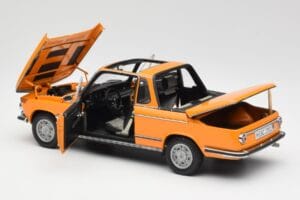 BMW 2002 E10 Cabriolet Colorado Laranja AUTOart 1:18 80430300713 Metal - imagem 5 de 8