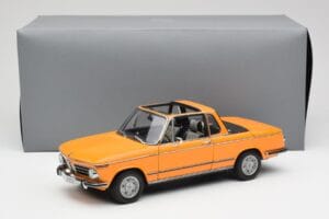 BMW 2002 E10 Cabriolet Colorado Laranja AUTOart 1:18 80430300713 Metal - imagem 8 de 8