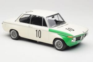 BMW 2002 Tii E10 #10 H. Hahne / D. Quester Winners Nurburgring 1968 Minichamps 1:18 155682710 Metal - imagem 4 de 6