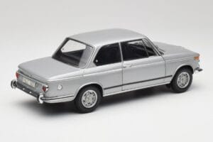 BMW 2002 Tii Polaris Prata AUTOart 1:18 80430146517 Metal - imagem 3 de 8