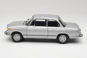 BMW 2002 Tii Polaris Prata AUTOart 1:18 80430146517 Metal - imagem 4 de 8