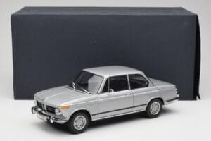 BMW 2002 Tii Polaris Prata AUTOart 1:18 80430146517 Metal - imagem 8 de 8